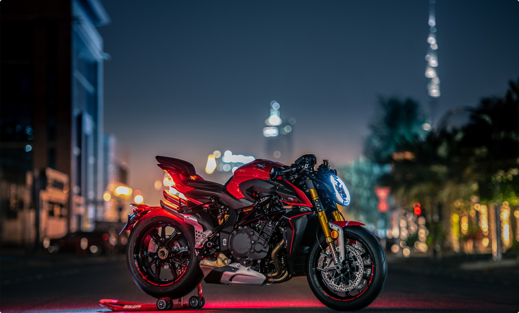 Static image of the 2022 MV Agusta Brutale 1000 RR on an empty street in the evening