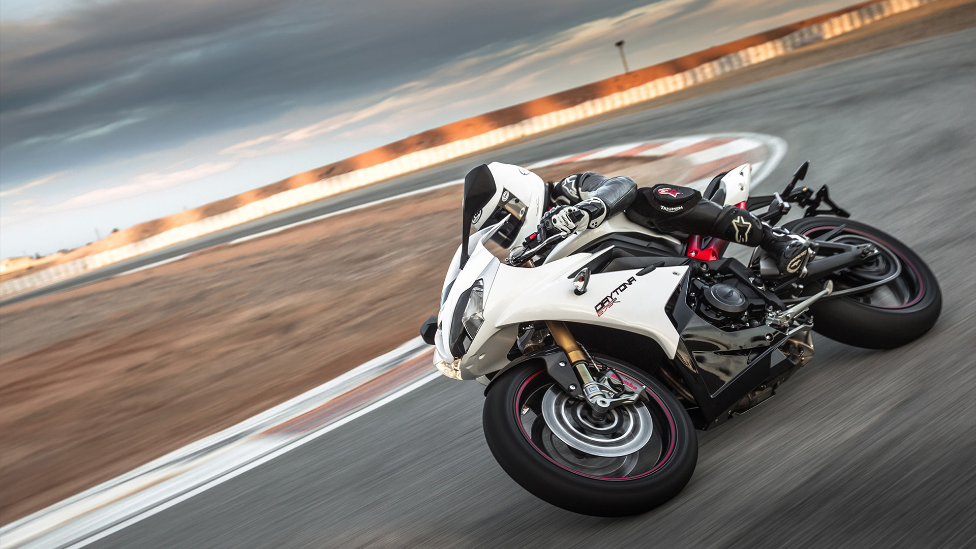 Triumph Daytona 675r Wallpapers Badasshelmetstore