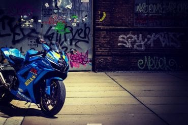Hình nền Badass Motorcycle Wallpaper sẽ khiến bạn bị cuốn hút vào thế giới của biker đầy mạnh mẽ và phóng khoáng. Trải nghiệm chất lượng cao những hình ảnh đầy sức mạnh và mạo hiểm của những chiếc xe moto đẳng cấp.