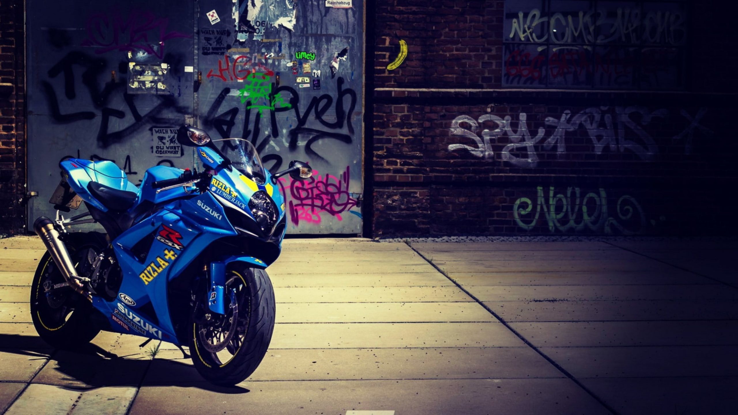 Suzuki Motorcycle [4K] Wallpapers | BadAssHelmetStore